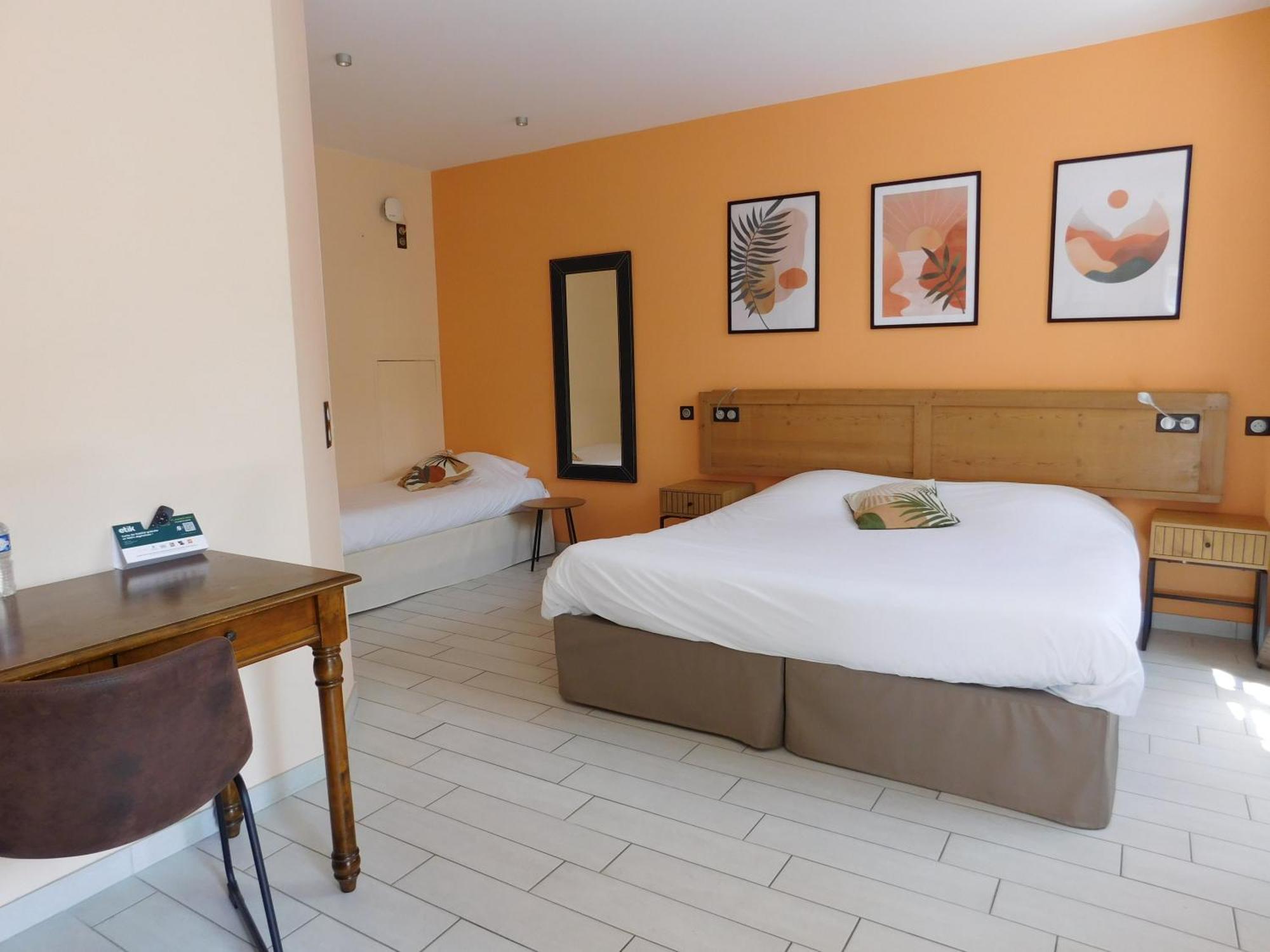 Hotel Logis Le Noir Sérignac-sur-Garonne