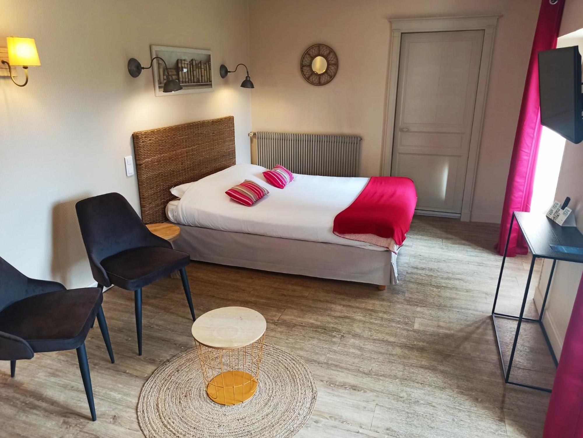 Logis Le Noir Hotel